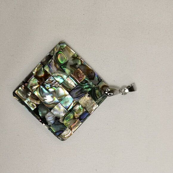 New Diagonal Abalone shell Pendant 18KGB Silver Claps NWOT - Picture 2 of 5